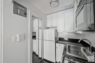 313 E 73rd St in New York, NY - Building Photo - Building Photo