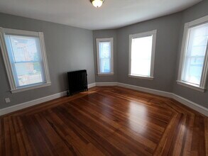 11 Mt Vernon St in Lowell, MA - Foto de edificio - Building Photo