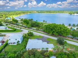 3860 Outer Dr in Naples, FL - Building Photo