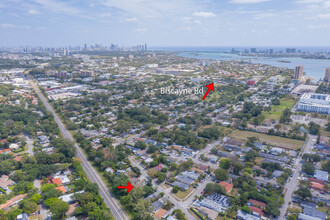 11320 Peachtree Dr in Miami, FL - Building Photo - Building Photo