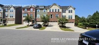 2004 Whitesmith Dr in Apex, NC - Foto de edificio - Building Photo