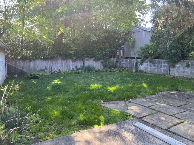 72 Highland Terrace in Manhasset, NY - Building Photo - Building Photo