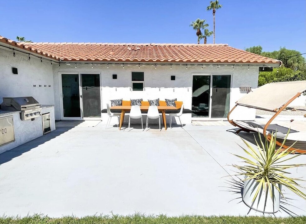 73280 San Nicholas Ave in Palm Desert, CA - Foto de edificio