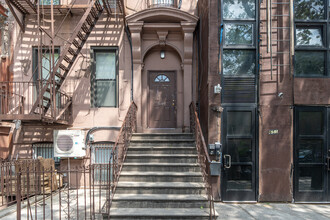649 Bedford Ave in Brooklyn, NY - Foto de edificio - Building Photo