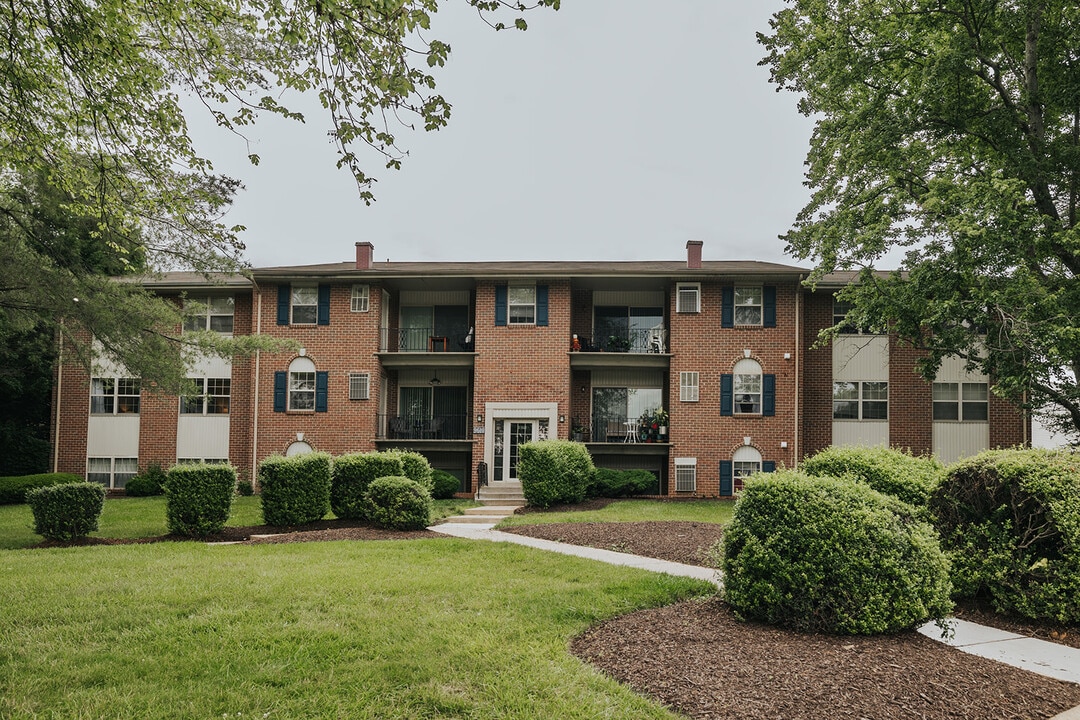 Woodridge Apartments in Randallstown, MD - Building Photo