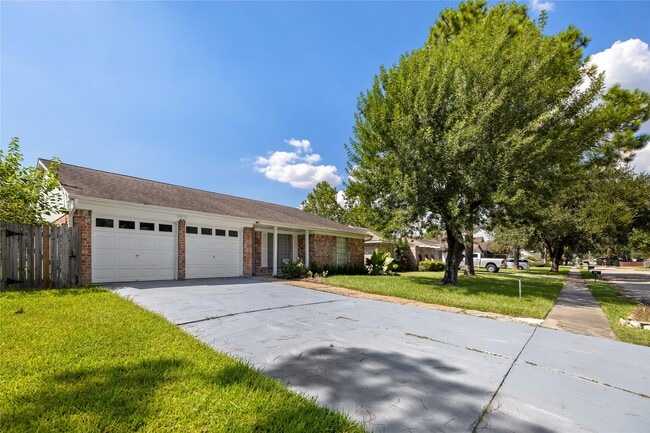 11834 Mulholland Dr in Stafford, TX - Building Photo - Building Photo