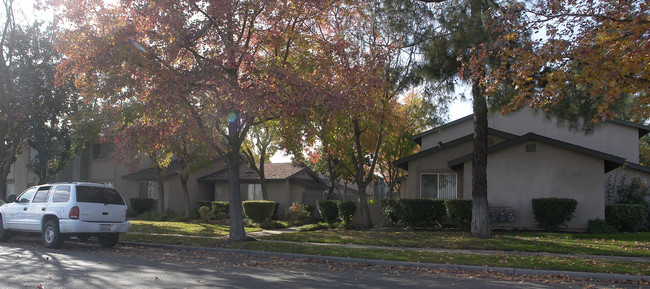 Merced Gardens Apartments in Merced, CA - Building Photo - Building Photo