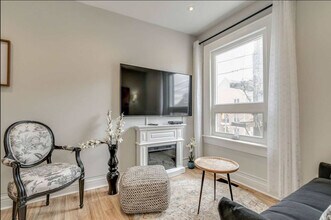2 Greenwood Ave in Toronto, ON - Building Photo - Building Photo