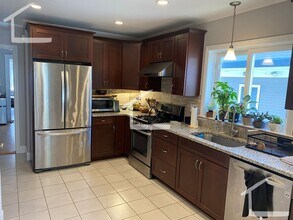 125 Brooks St in Boston, MA - Building Photo - Building Photo