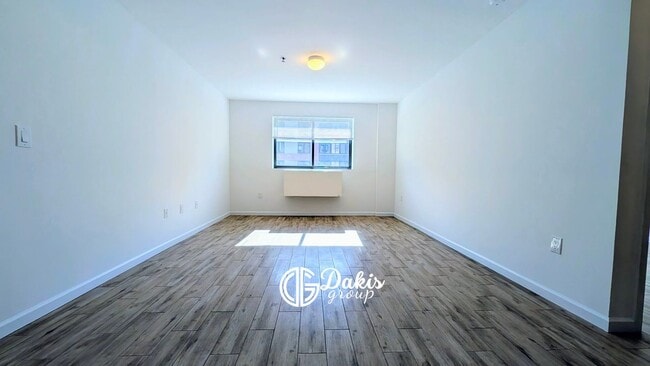 31-72 31st Street, 2 in Queens, NY - Building Photo - Building Photo