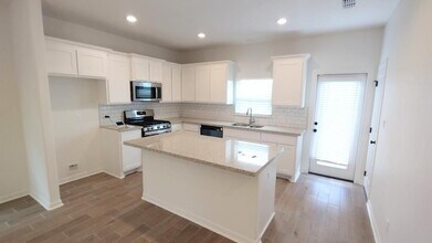 2165 Grove Ln in Brownsville, TX - Building Photo - Building Photo