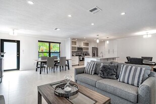 960 NE 90th St in Miami, FL - Building Photo