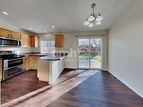 3237 W Wave Dr in Meridian, ID - Foto de edificio - Building Photo