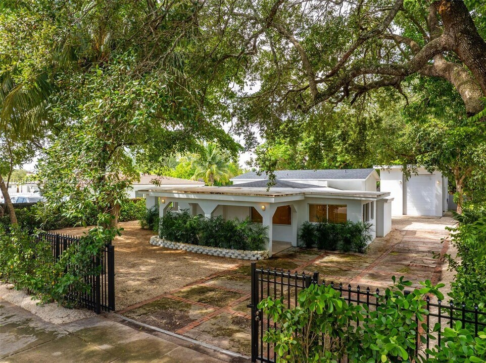 15104 N Miami Ave in Miami, FL - Building Photo