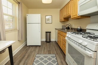 Colony Hill Apartments & Townhomes in Baltimore, MD - Building Photo - Building Photo