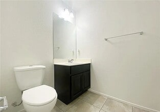 7629 Jasmine Falls Dr in Las Vegas, NV - Foto de edificio - Building Photo