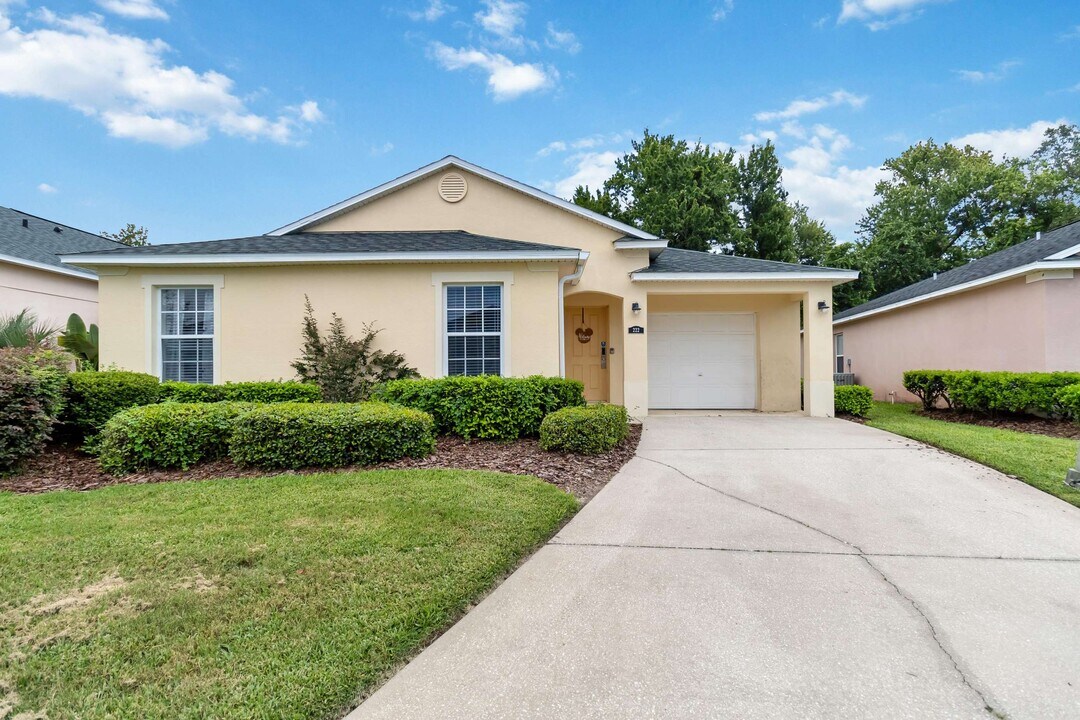 222 Reserve Dr in Davenport, FL - Foto de edificio