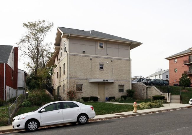 2036 N Cameron St in Arlington, VA - Foto de edificio - Building Photo