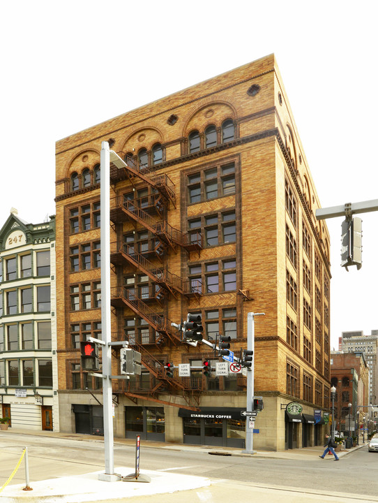 Conestoga Hall in Pittsburgh, PA - Foto de edificio