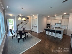 9735 Briarwick Ln in Charlotte, NC - Foto de edificio - Building Photo