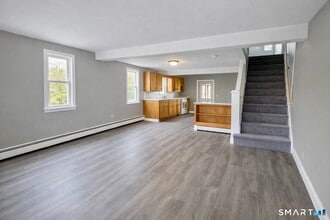 54 Litchfield Ave in Killingly, CT - Building Photo - Building Photo