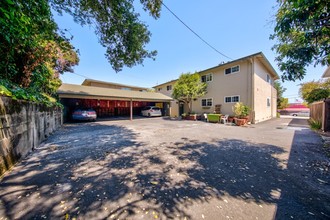 156-162 Laurel St in San Carlos, CA - Foto de edificio - Building Photo