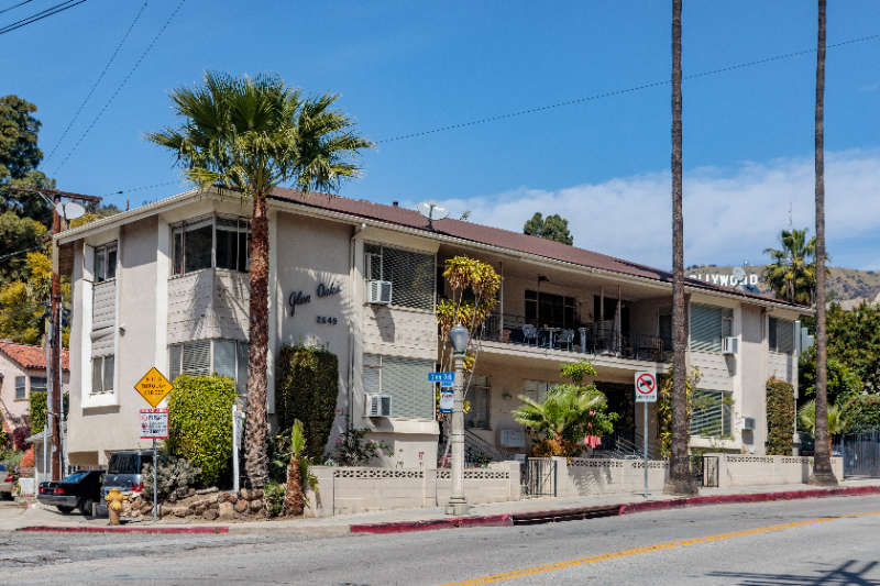 2649 Beachwood Dr in Los Angeles, CA - Building Photo