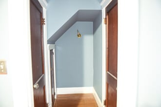 98 1/2 Main St, Unit Apt E in Andover, MA - Foto de edificio - Building Photo