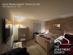 700 Concord Ln in Barrington, IL - Foto de edificio - Building Photo