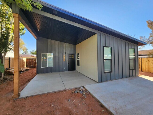 property at 912 Redrock St