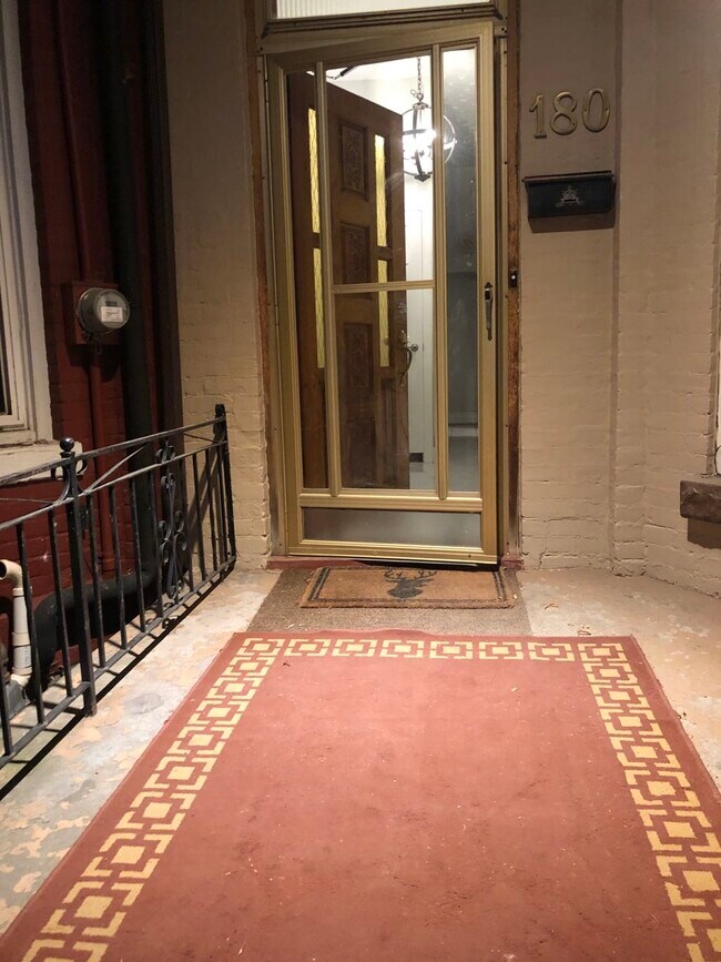 180 Euclid Av Apartments and Nearby Toronto Apartments For Rent Toronto, ON