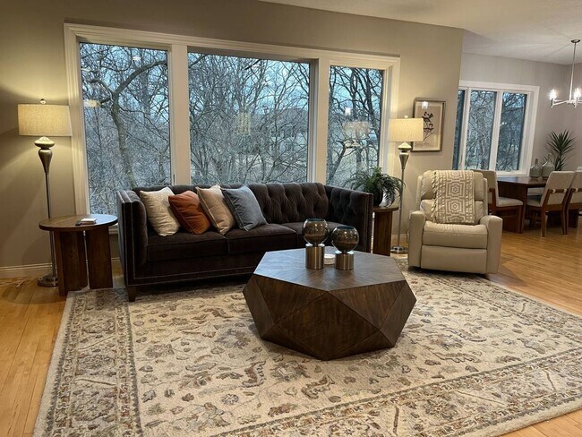 2015 Glendale Hills Dr NE in Rochester, MN - Building Photo - Building Photo