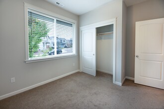4016 SE Winslow Ct in Adair Village, OR - Building Photo - Building Photo