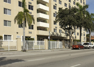 Vista Alegre in Miami, FL - Building Photo - Building Photo