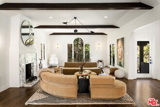 5500 Red Oak Dr in Los Angeles, CA - Building Photo - Building Photo