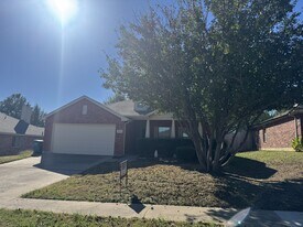 1413 Eufemia Dr in Denton, TX - Building Photo