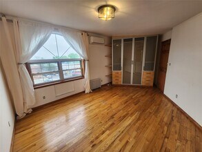21-34 Rene Ct in Queens, NY - Building Photo - Building Photo