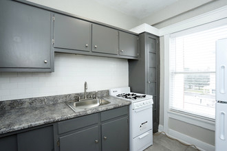 St. Charles Apartments in Mobile, AL - Building Photo - Interior Photo