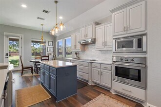 577 Shelf Rock Rd in Driftwood, TX - Building Photo - Building Photo