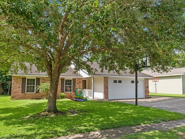 2208 Gontier Dr in Bay City, TX - Building Photo - Building Photo