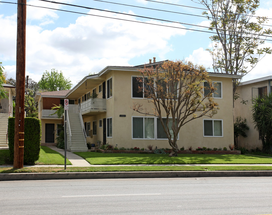 5712 Kester Ave in Van Nuys, CA - Building Photo