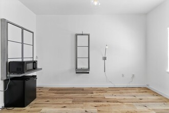 335 Pacific Ave, Unit 26 in Long Beach, CA - Foto de edificio - Building Photo