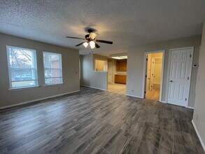 1407 S 12th St in Rogers, AR - Foto de edificio - Building Photo