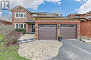 250 Hemlock Dr in Whitchurch-Stouffville, ON - Building Photo