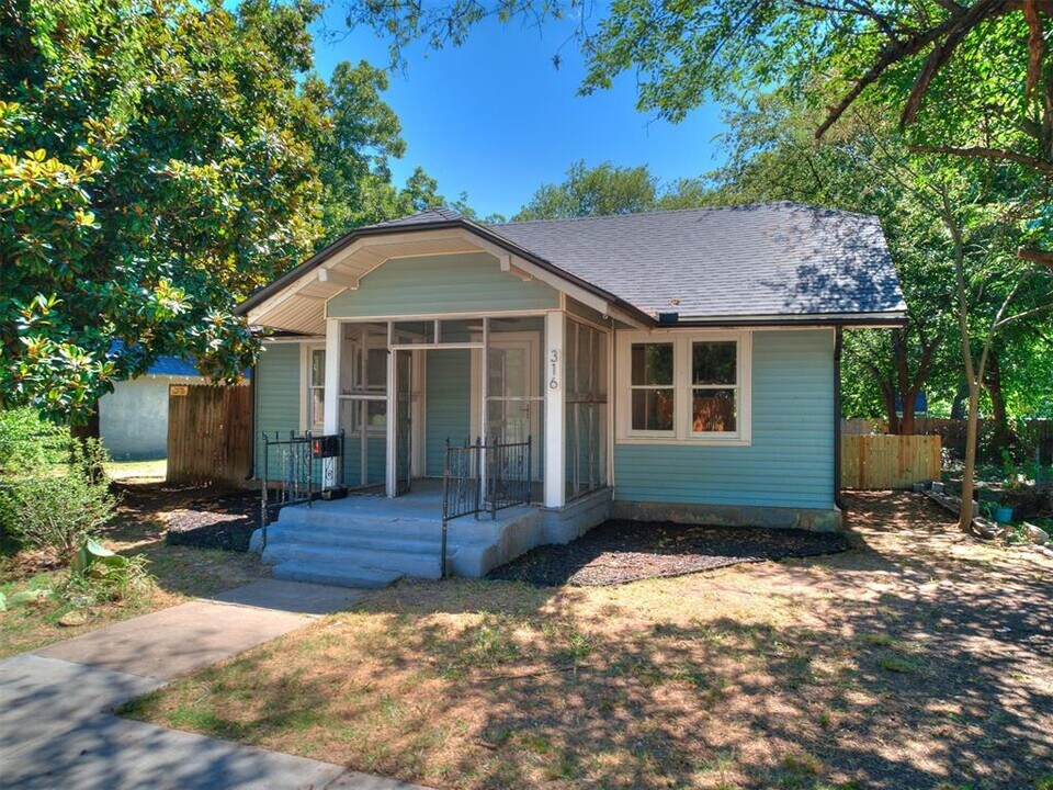 316 N University Blvd in Norman, OK - Building Photo