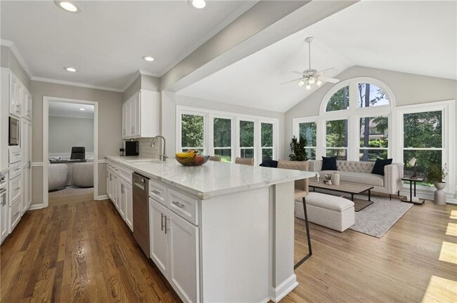 5653 Trowbridge Dr in Dunwoody, GA - Building Photo - Building Photo