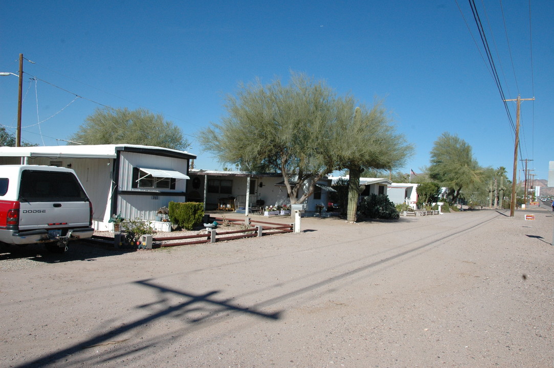 900 S Idaho Rd in Apache Junction, AZ - Building Photo