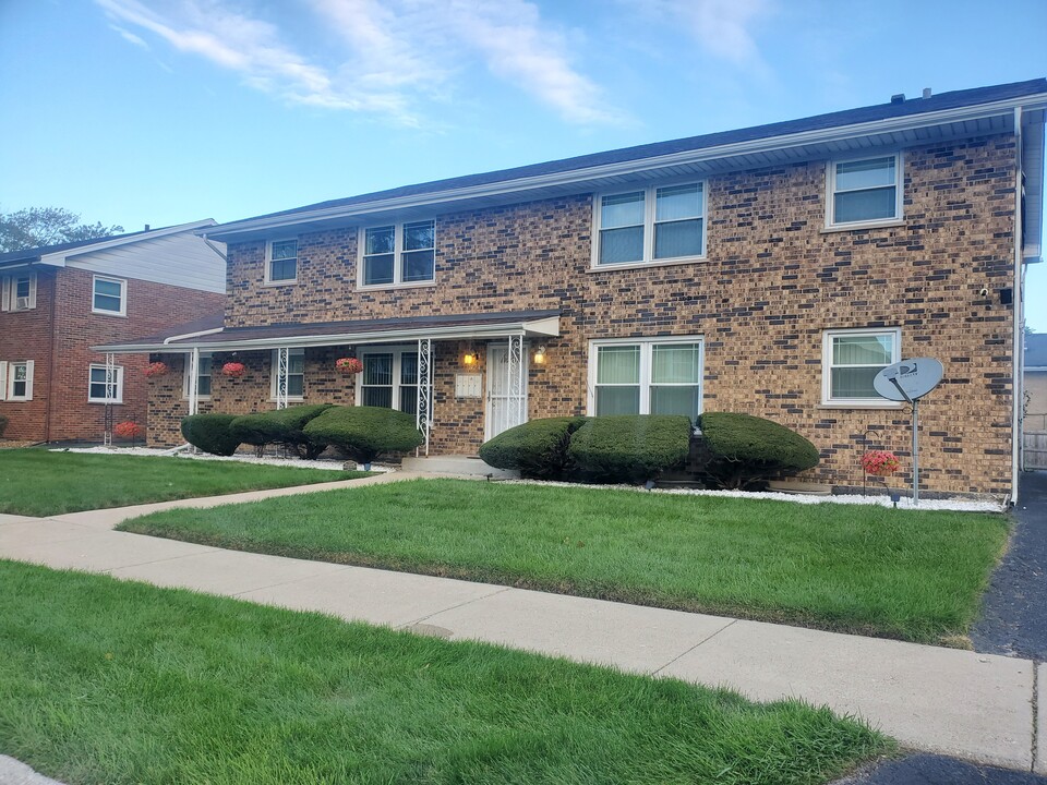 1424 E 156th St in Dolton, IL - Building Photo