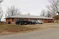 102 S 2nd St in Noble, OK - Foto de edificio - Building Photo