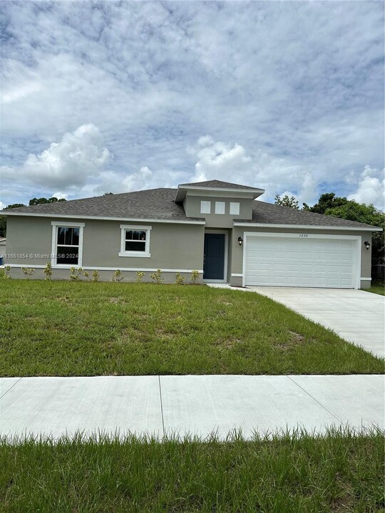 1252 Glencove Ave NW in Palm Bay, FL - Building Photo